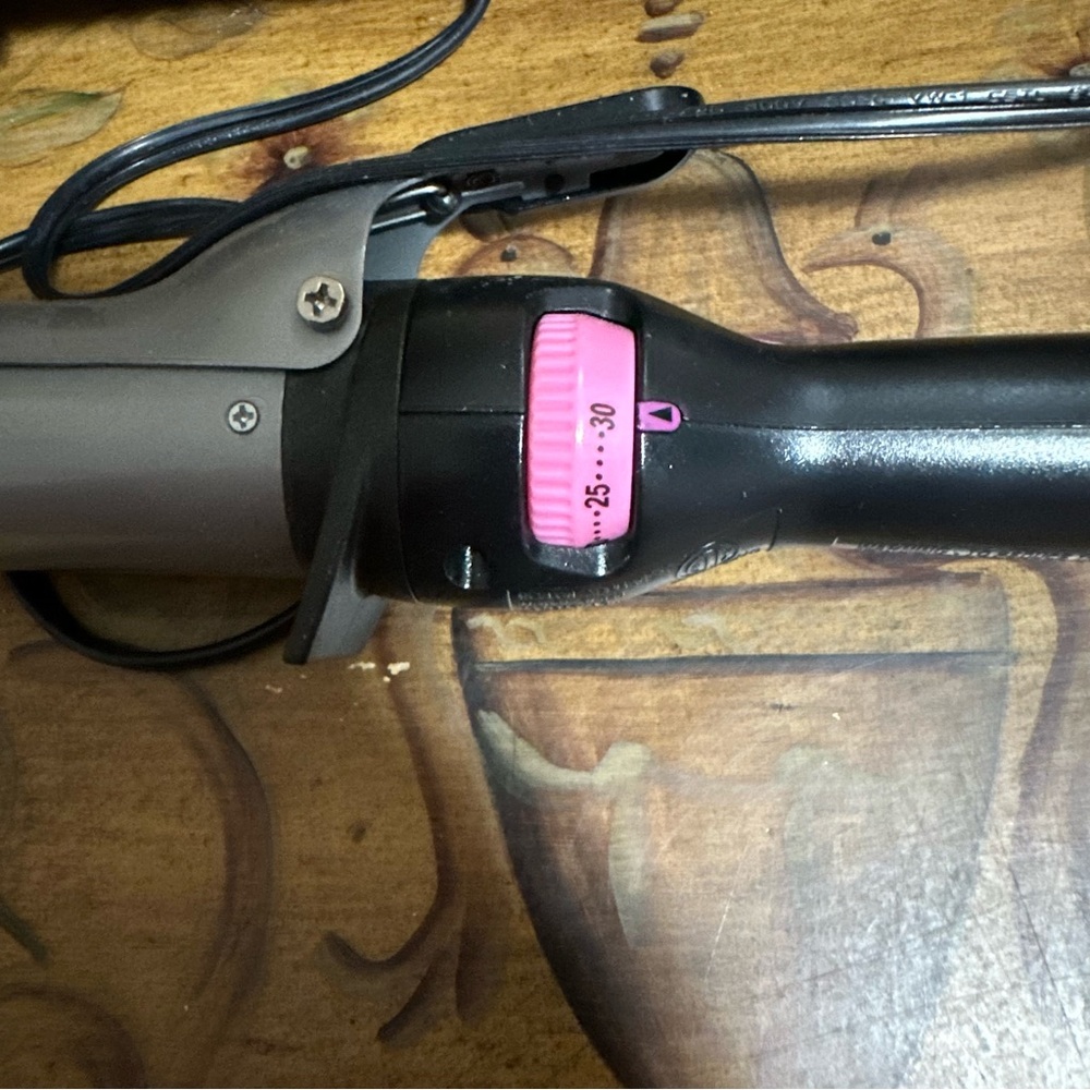 Revlon RV050 1.5" Curling Iron Black / Pink Adjustable Heat - Very Clean Tested - Picture 7 of 16